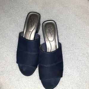 Stride rite dress sandles with block heel.